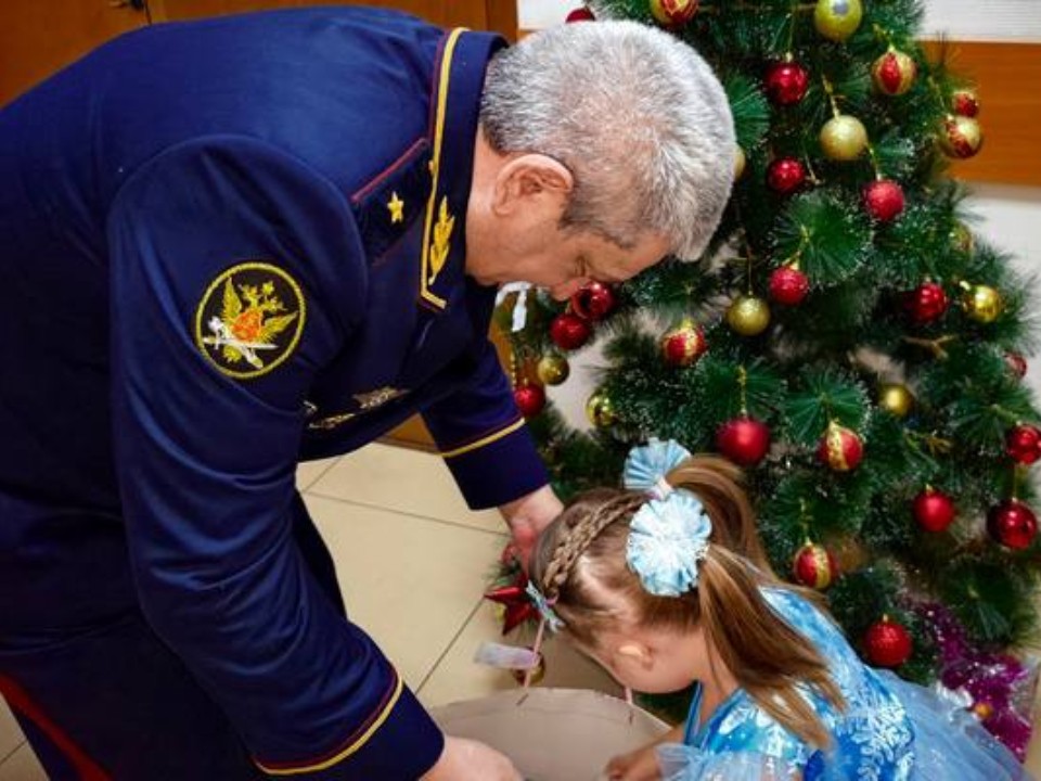 Сюрприз для ребенка: начальник ГУФСИН Подмосковья присоединился к акции «Елка желаний»