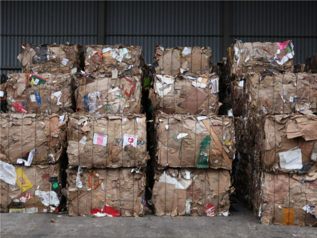 Подмосковные КПО отправили на переработку тонны макулатуры: какие пункты принимают бумагу и что из нее делают