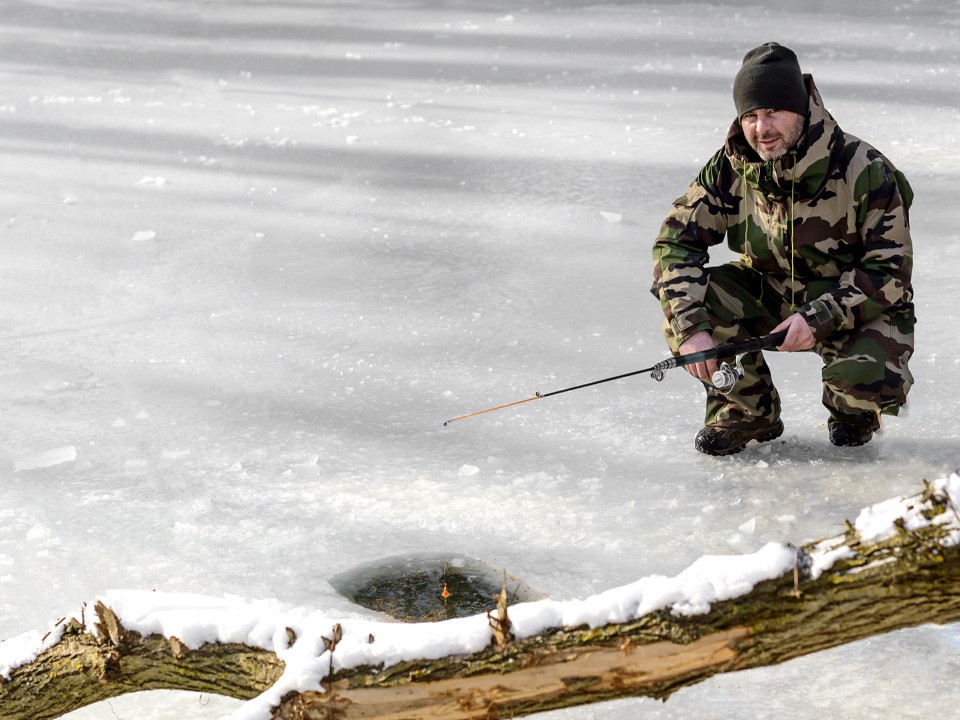 Зимняя рыбалка: где и как ловить рыбу зимой, как выбрать одежду, снасти и приманку