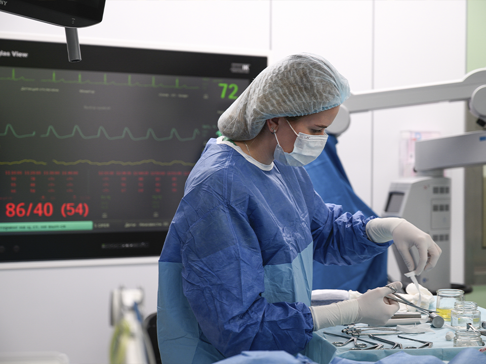 В Долгопрудненской больнице спасли пациента с опасным изгибом сонной артерии