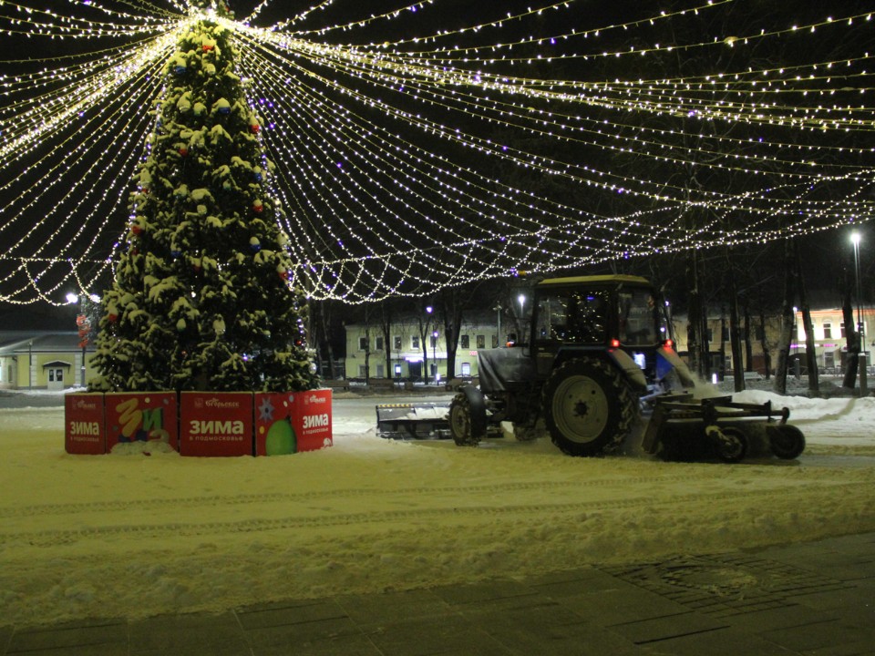 Коммунальщики Егорьевска устраняют последствия предновогоднего снегопада