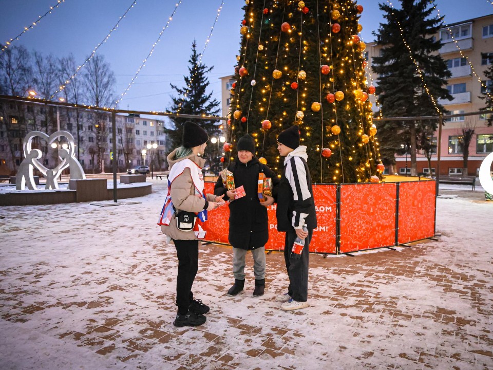 Волонтеры провели акцию о безопасности пиротехники в сквере Афанасьева