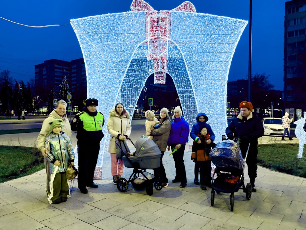 Переходить дорогу правильно: Госавтоинспекция провела беседы с жителями Ступина