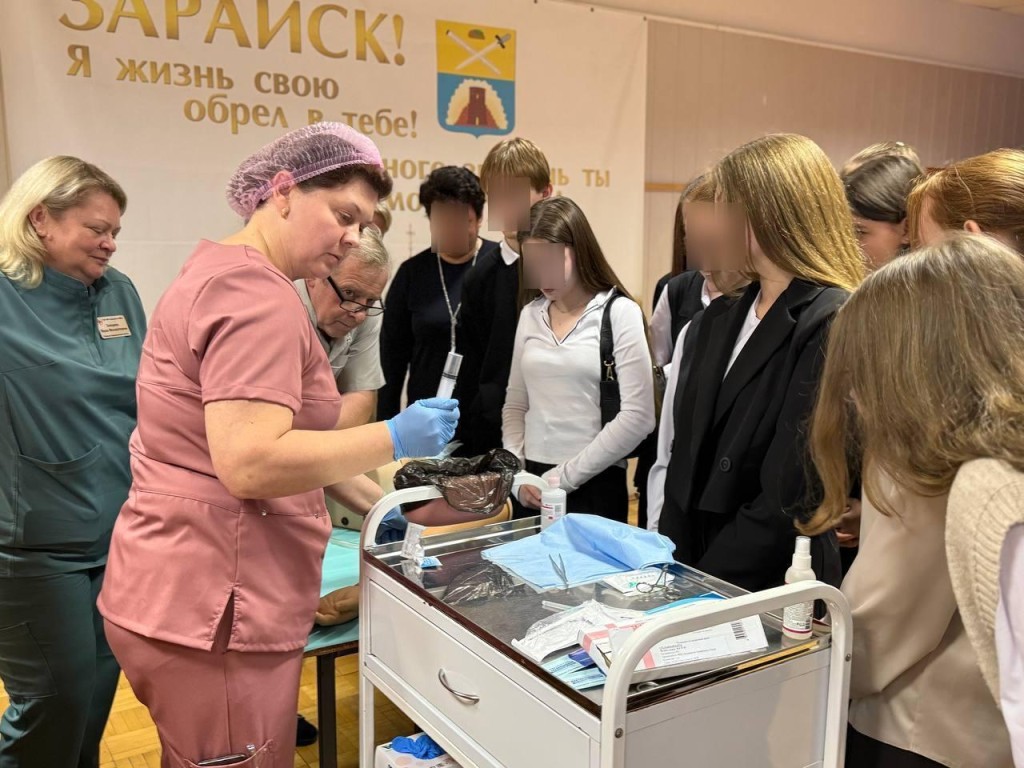 Медицина без прикрас: как старшеклассники Зарайска примерили на себя профессию медика