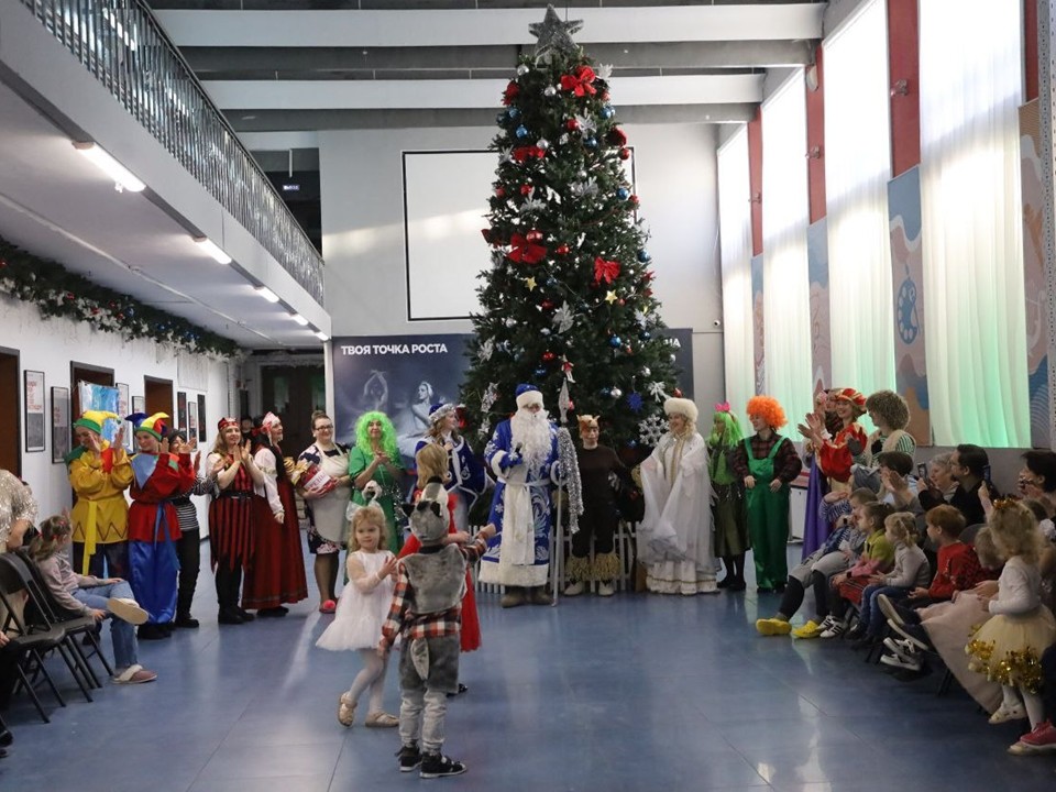 Дети с ОВЗ стали героями сказки: Серпуховский центр «Шанс» устроил незабываемый Новый год