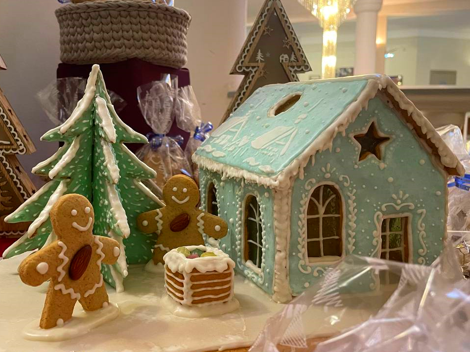 Пряничный домик к новогоднему столу от известных кондитеров Можайска: самый вкусный и простой рецепт
