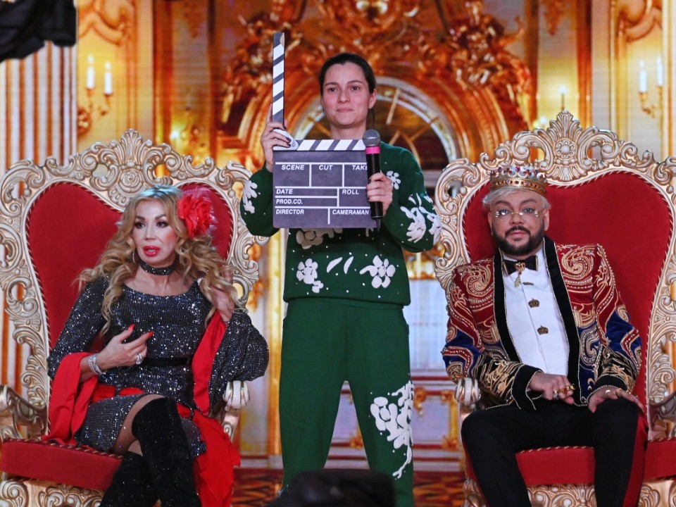 «Голубой огонек» без прикрас: зарплаты массовки, гонорары звезд и правда о шампанском