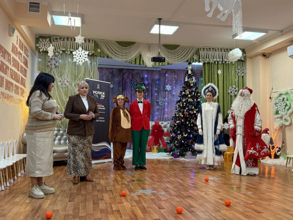 Многодетные мамы Ленинского округа получили поздравления с Новым годом