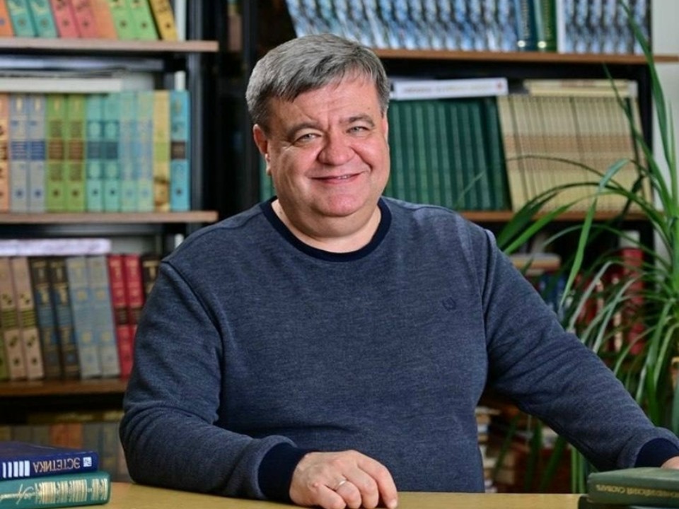 Историк, который пишет стихи: учителя из Дедовской школы №1 наградили «Звездой Наследия»