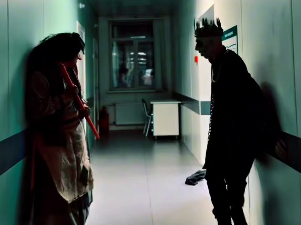 Кощей и Баба Яга ночью проникли в детскую больницу в поисках зелья для перевоплощения