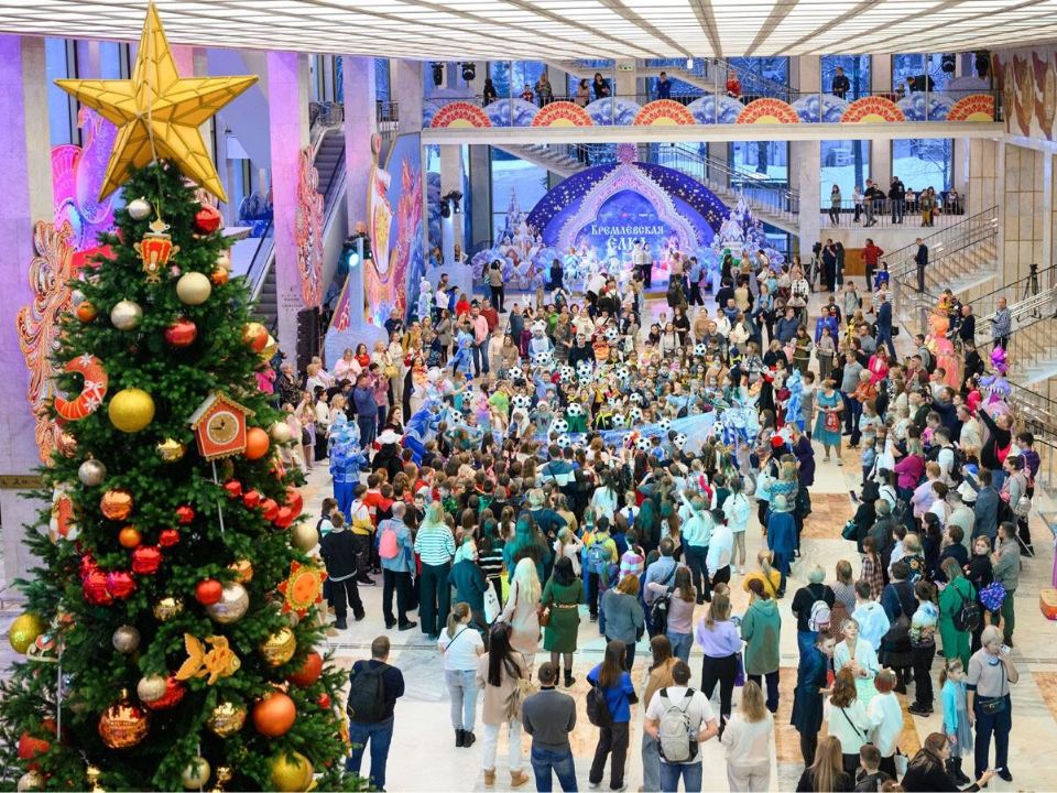 Подводная елка и цирк: чем еще удивили подмосковных школьников на празднике в Кремле