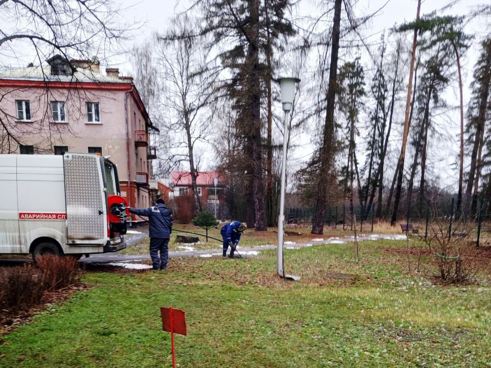 Засоры канализации ликвидировали на улицах Писаревской и Вокзальной в Пушкино