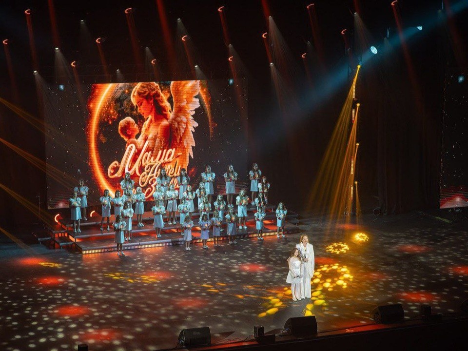 Детский хор «Созвездие» выступил на одной сцене с заслуженной артисткой России