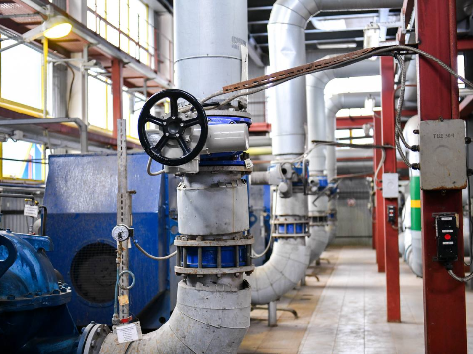 На улице Летчика Ивана Федорова восстановили отопление по временной схеме