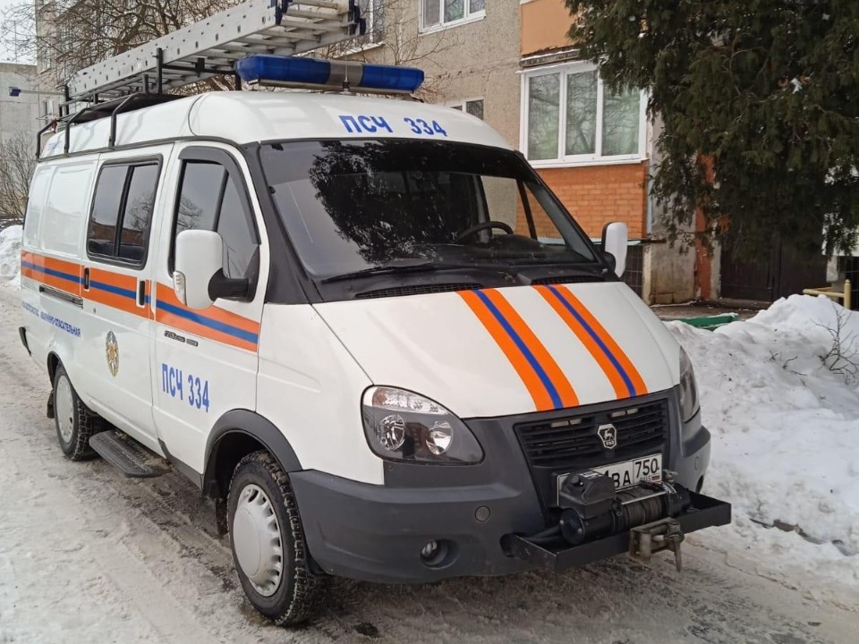 Третий этаж без лифта и 150 кг веса: как в Ступине спасатели помогли «скорой» с вызовом