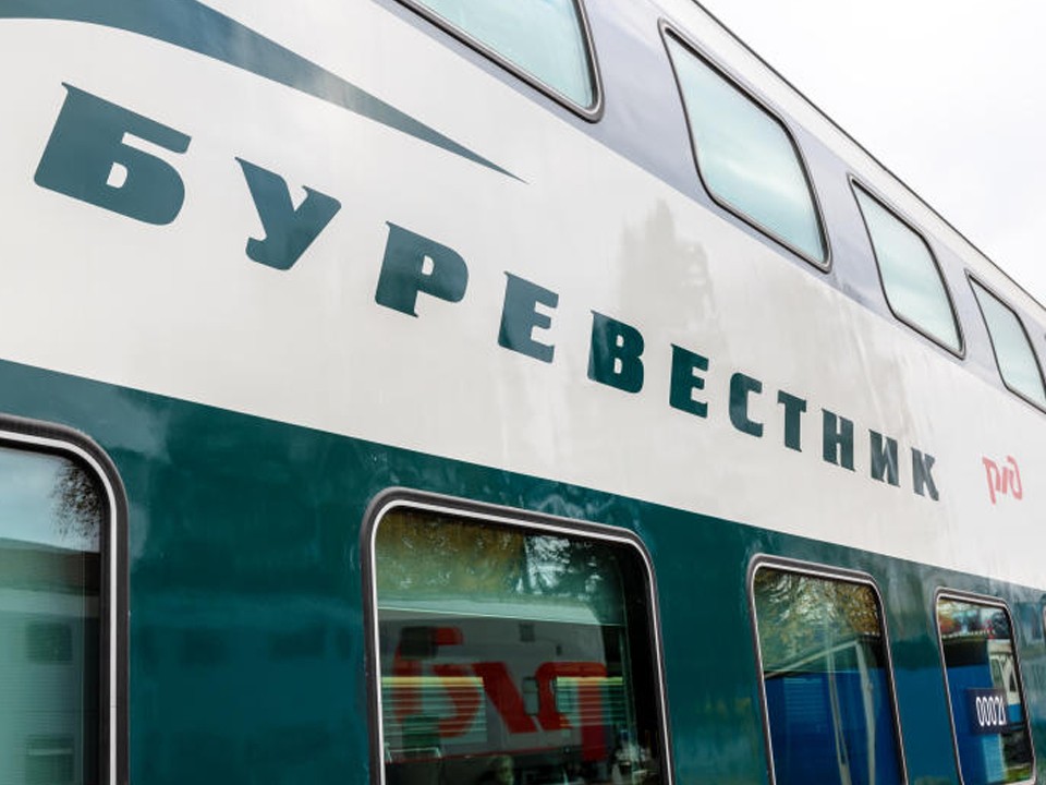 «Буревестник» на подмосковных рельсах: электропоезд промчал мимо станции Дрезна