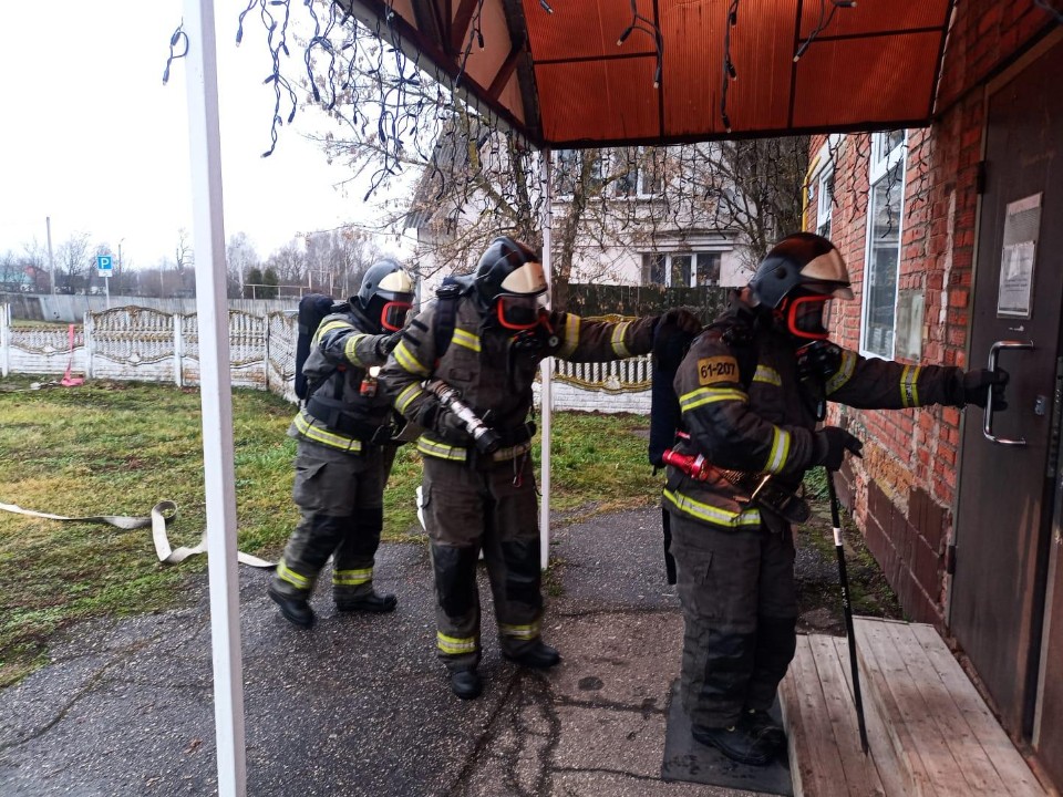 Пожар в магазине понарошку: в Серебряных Прудах спасатели провели учебную тревогу