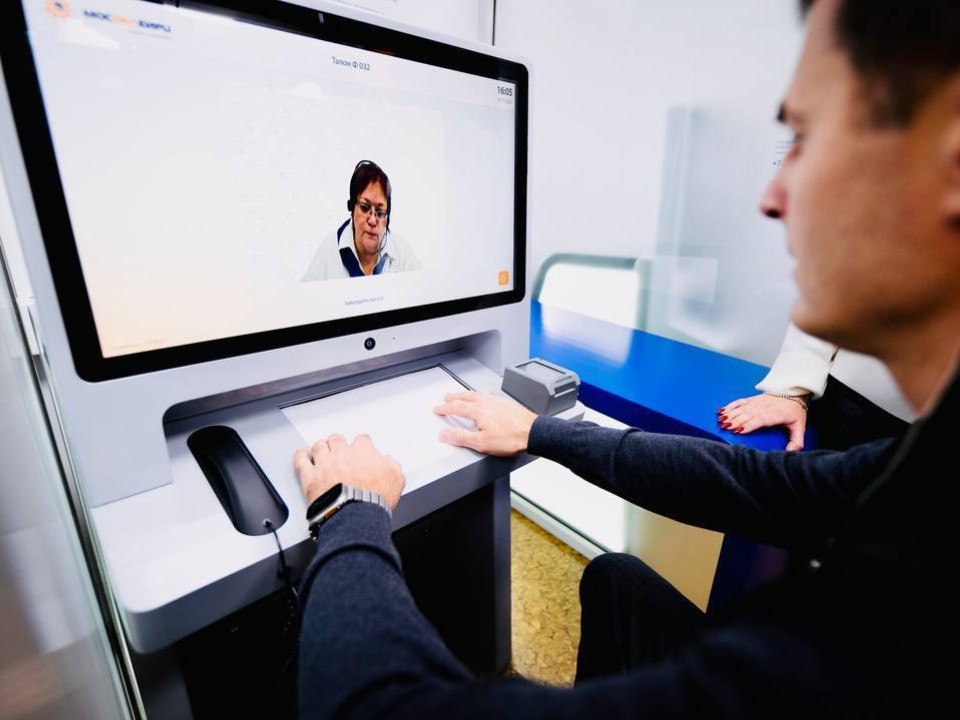 Лицом к лицу с экраном: зачем 1350 человек пришли в «офис без кабинок»