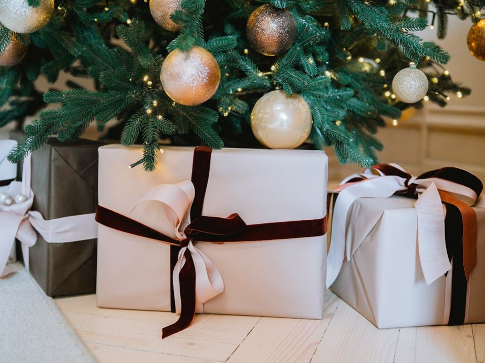 Ребенок просит в подарок дорогое или «невозможное»? Советы родителям перед Новым годом