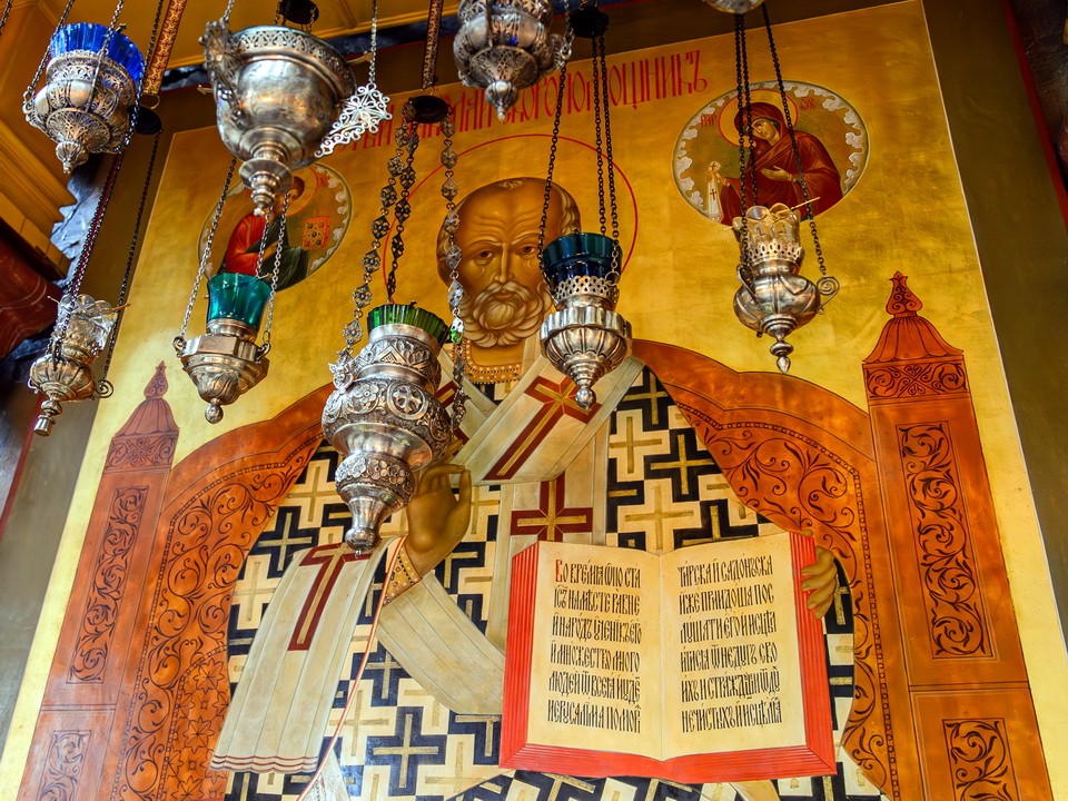 Церковный праздник 19 декабря 2025: как встречать день самого почитаемого верующими святого