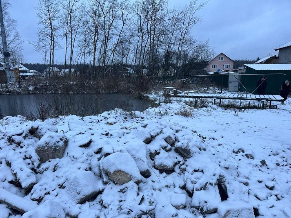 Жалобы жителей подтвердились: на землях у деревни Тимково выявили нелегальные свалки