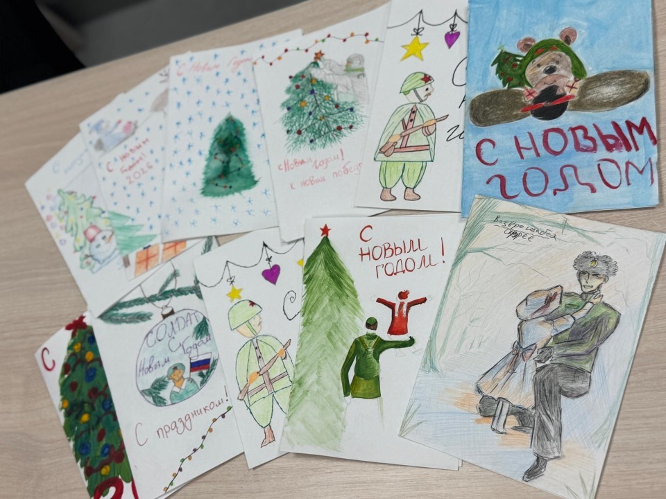 Кисти в руки — сердца в дело: студенты Орехово‑Зуевского техникума создали открытки для военнослужащих