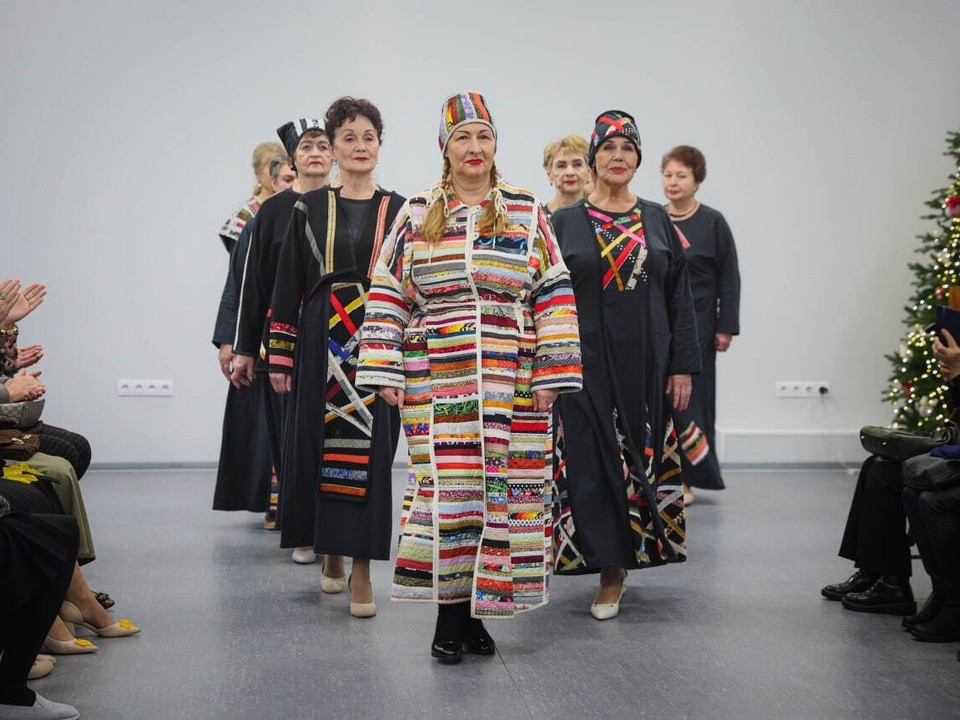В Ликино-Дулеве модели «серебряного» возраста представили коллекцию столичного дизайнера