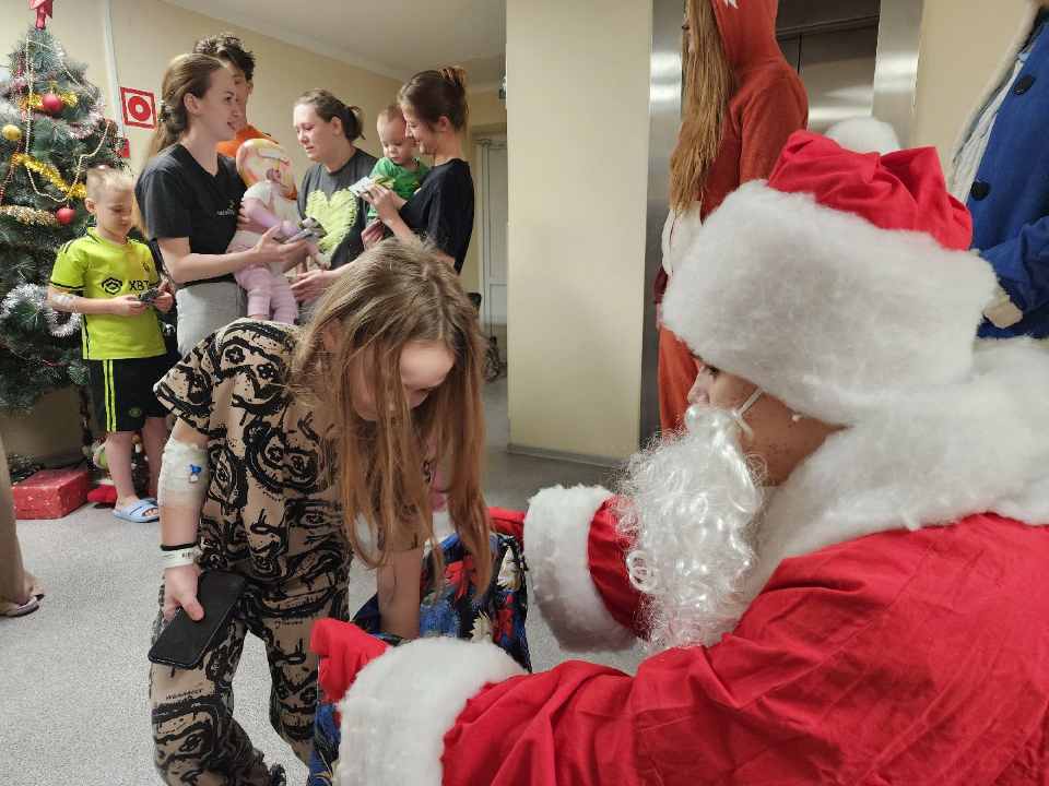 Новогоднее чудо для маленьких пациентов: студенты многопрофильного колледжа устроили праздник в Подольской детской больнице