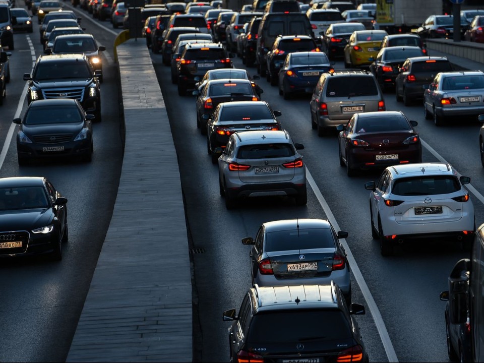 Предновогодний коллапс: по каким дорогам Подмосковья вечером во вторник сложнее всего проехать