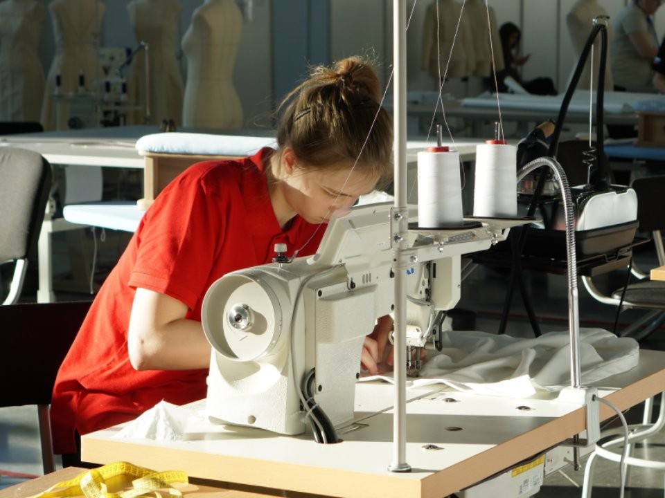 Как работающим получить господдержку по соцконтракту