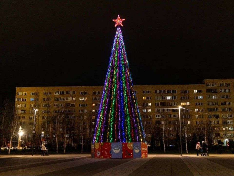 В Лобне зажгут главную новогоднюю елку на Красной Поляне