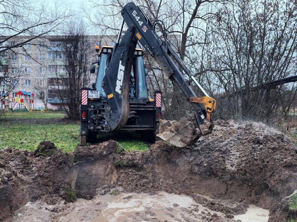 На территории Красной Поймы работники ЖКХ ликвидировали аварию на теплотрассе