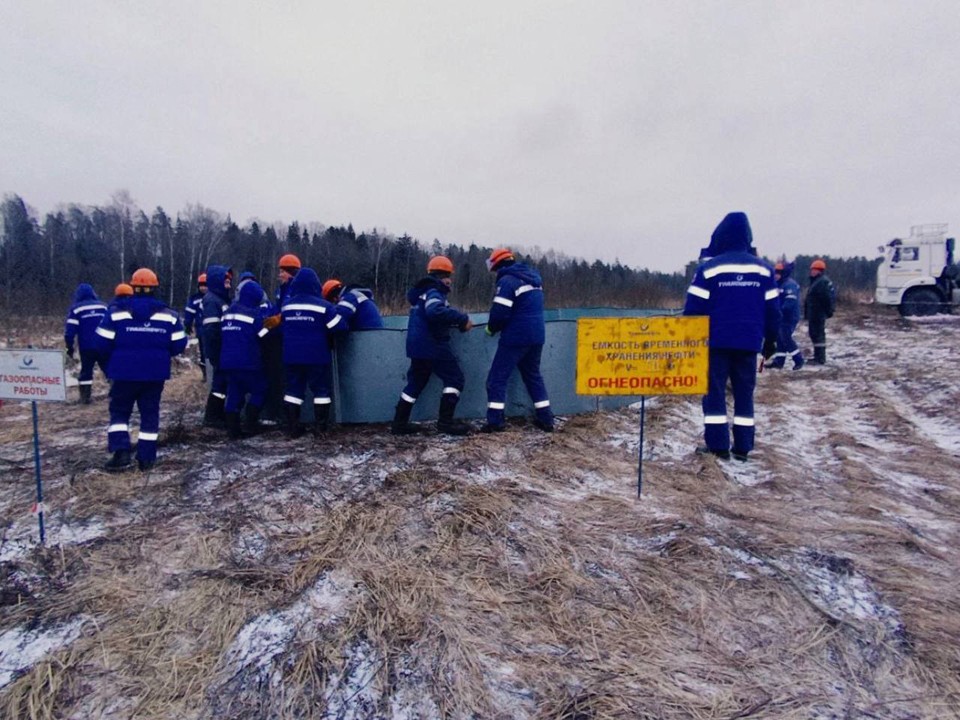 Нефтяники тренировались устранять разливы черного золота в Костюнино