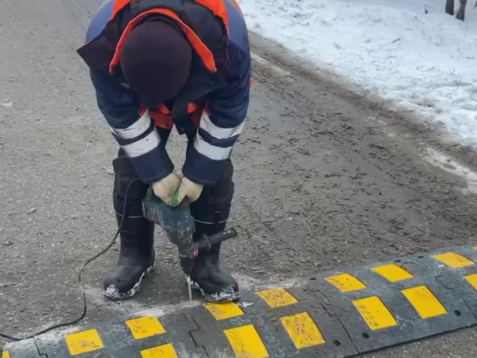 В Макарове восстановили дорожный знак и «лежачий полицейский»
