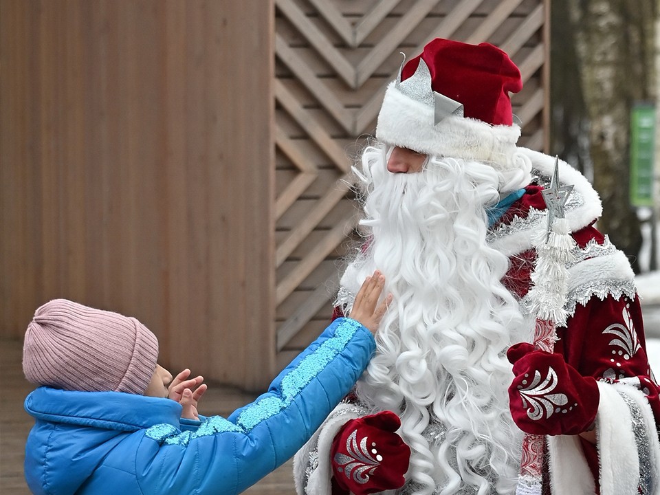 Не в санях, а на моноколесе: Дед Мороз в Ступине удивил новым видом транспорта