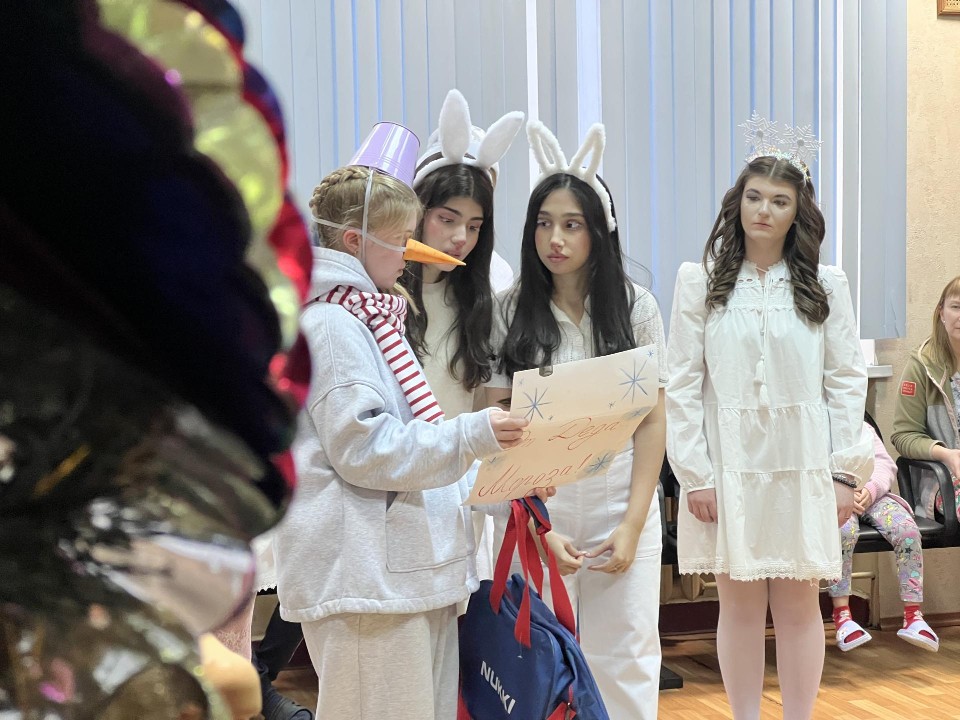 Будущие медики прописали улыбки: как студенты подарили новогоднюю сказку маленьким пациентам МОДКТОБ