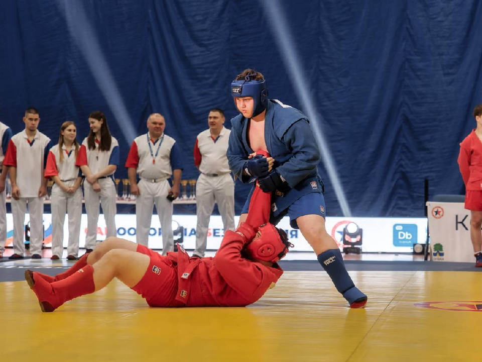 Миллион за упорство: дубненские самбисты получили сертификат на новую форму