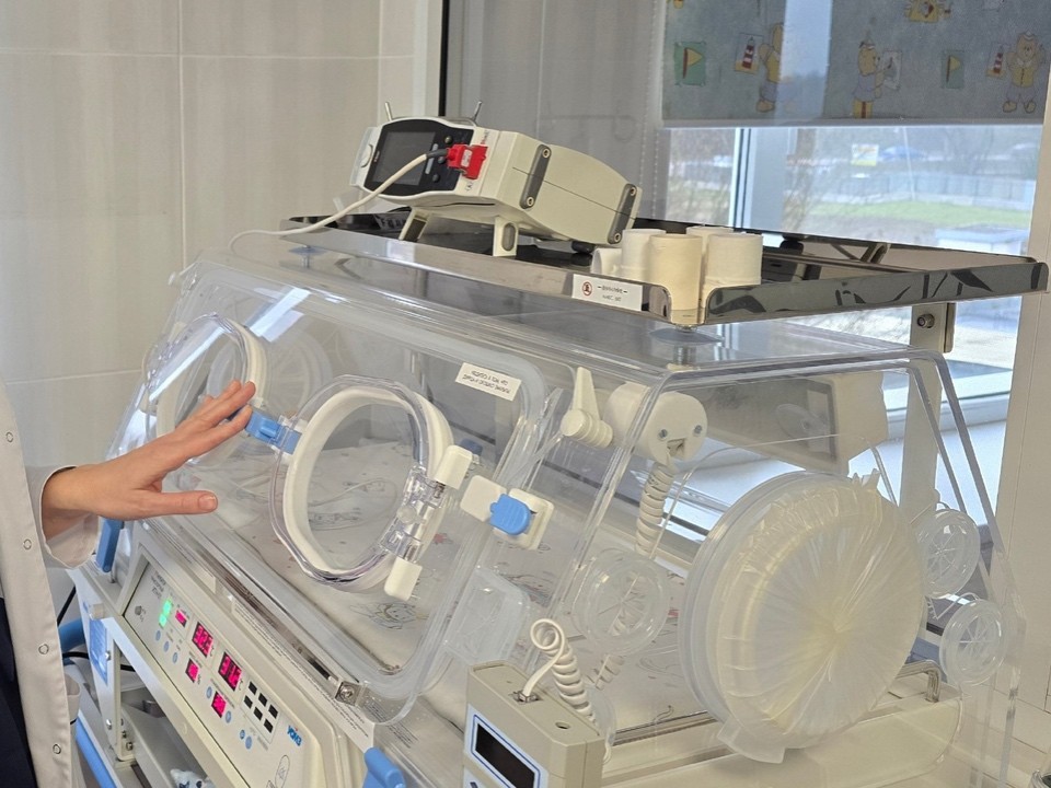 Видновский перинатальный центр получил транспортный инкубатор для новорожденных