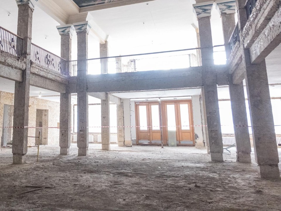 Кровлю дворца культуры «Мир» полностью восстановят до 25 декабря