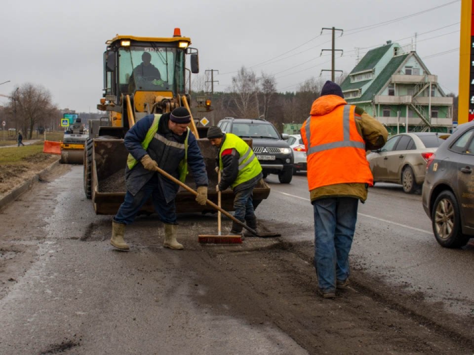 Черноголовских водителей попросили быть внимательнее — идет ямочный ремонт