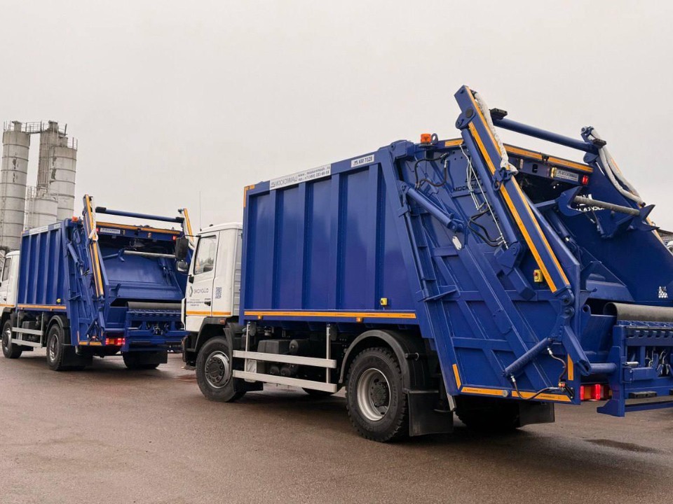 Мусоровоз-гигант на 16 «кубов»: где в Подмосковье появилась чудо-техника, уплотняющая отходы в семь раз