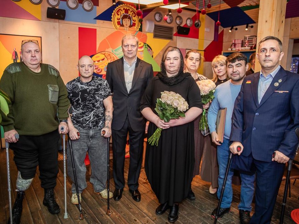 «Вы не одни»: как акция «Белый цветок» в Одинцове помогла семьям героев СВО