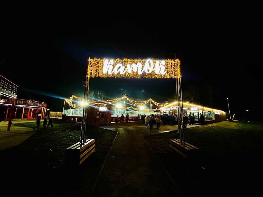 В центральном парке Егорьевска теперь работает бесплатный каток