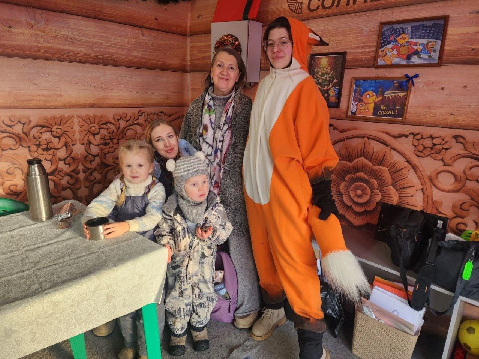 Чай, книги и костюмы из сказки: зимний праздник с размахом отметили в Солнечногорске