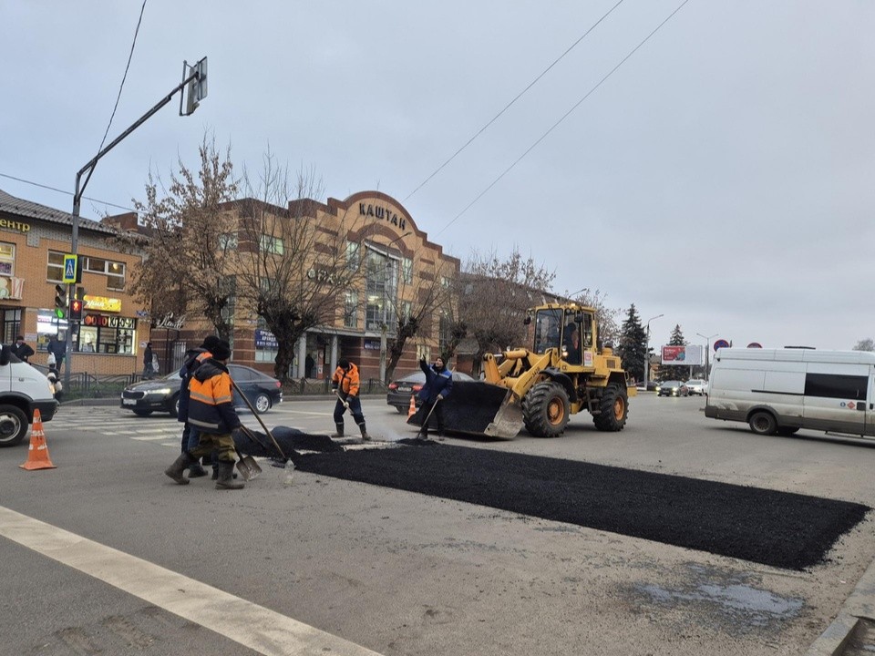 В Орехово-Зуеве для безопасности пешеходов обустраивают искуственную дорожную неровность