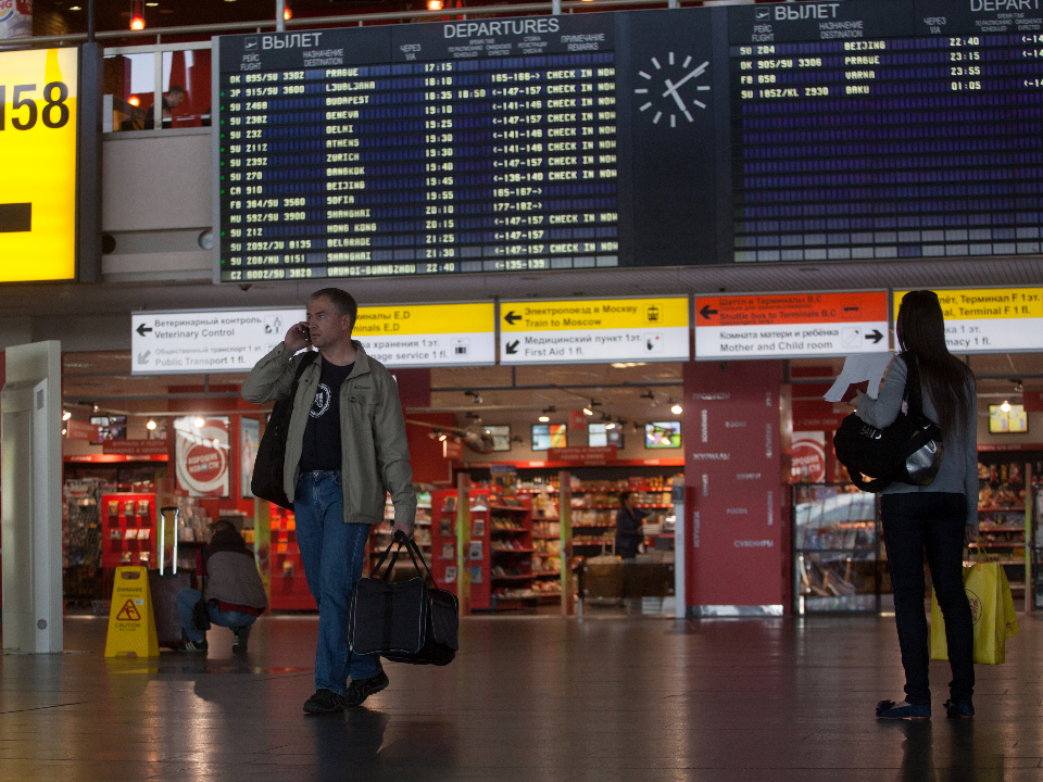 Шереметьево работает в обычном режиме после ЧП с вылетающим самолетом