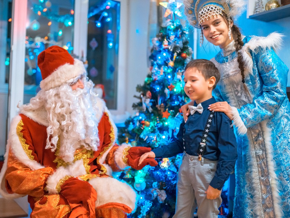 Дед Мороз на час: сколько стоит и почему о новогоднем шоу стоит позаботиться заранее