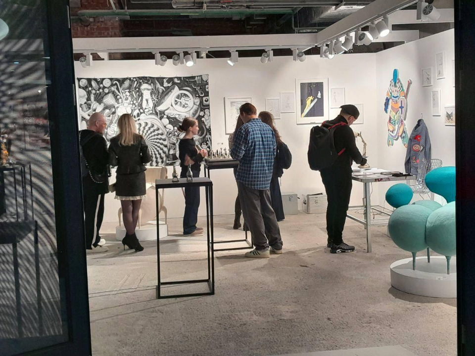 Три дня искусства: молодые дизайнеры создали фирменный стиль для галерей на ярмарке современного искусства Catalog-2025