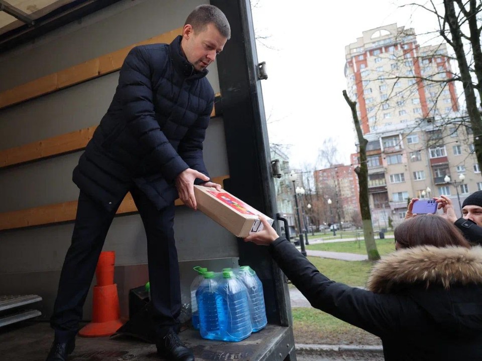 Сладости и игрушки: что еще передали детям Донецка волонтеры из Балашихи