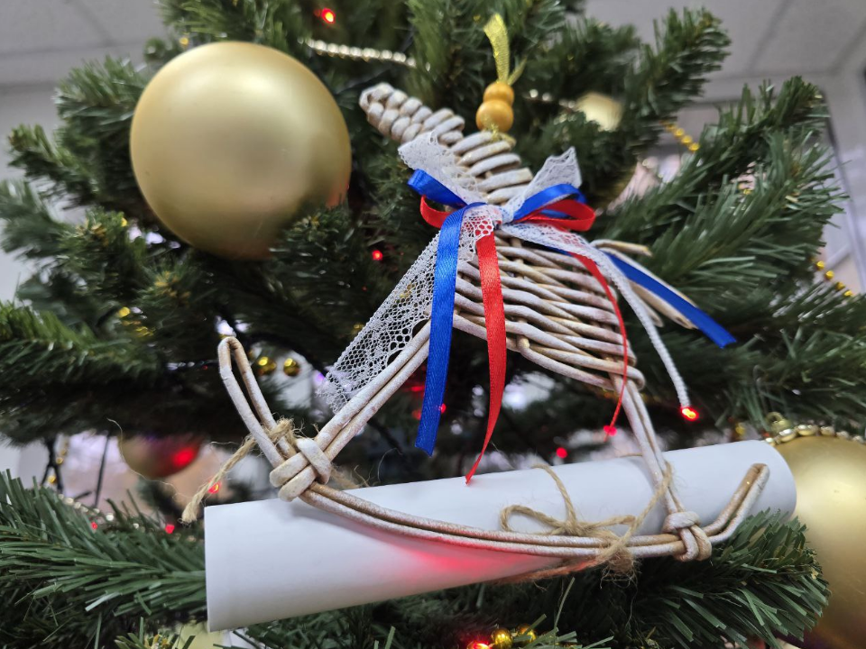 В Можайске дети еще успевают сделать игрушку и попросить у Деда Мороза все, что хочется